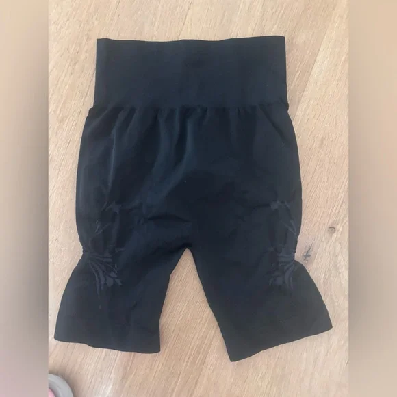 Wolford Black Biker Shorts - Picture 4 of 5